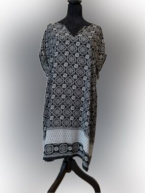 Black Rainn Size Large Black & White Medallion Print Dress NWT